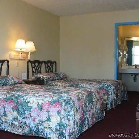 Red Carpet Inn Piqua Room photo