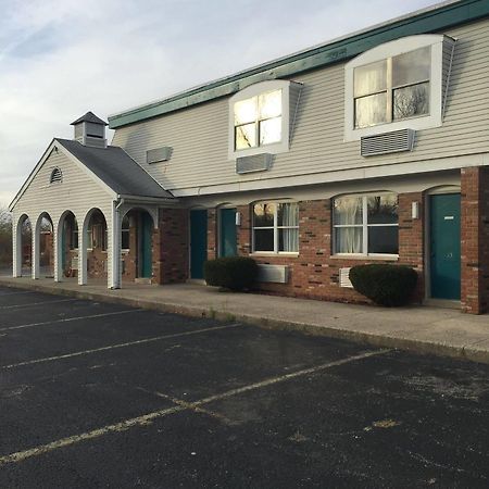 Red Carpet Inn Piqua Exterior photo