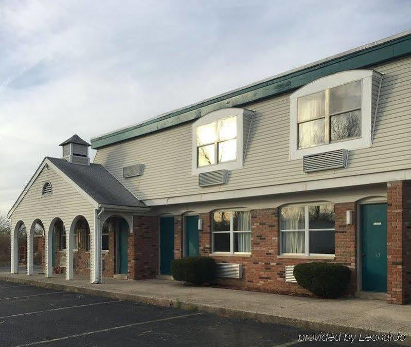 Red Carpet Inn Piqua Exterior photo