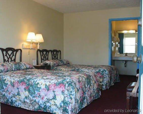 Red Carpet Inn Piqua Room photo